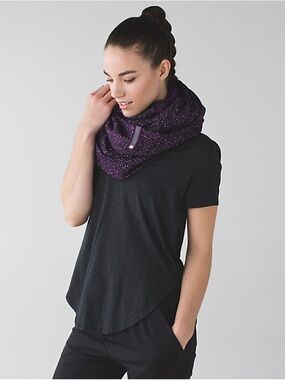 Lululemon Vinyasa Snap Infinity Scarf Fleece Flashback Static Rose Tender Violet